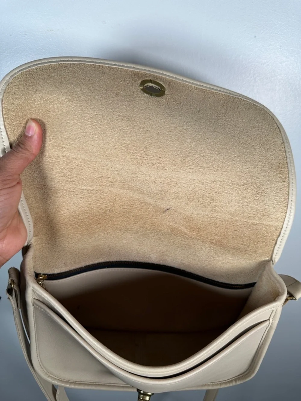 Coach Vintage City Bag No. 9139 USA Made Beige Leather Crossbody Shoulder Bag - Picture 8 of 11